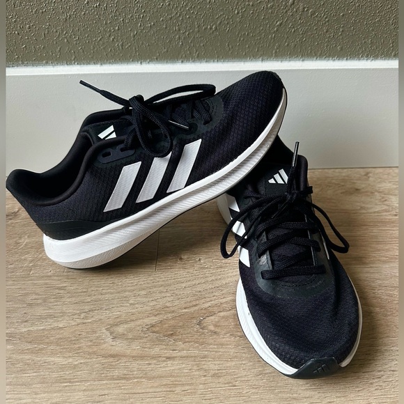 Adidas women’s shoes - Picture 1 of 3